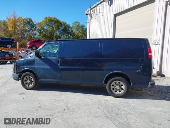 ✅ 2013 Chevrolet Express Cargo • VIN: 1GCSGAFX3D1163188 • Lot: 43479341. Wystawiony na IAAI z przebiegiem 231 720 mil. Bezpłatny archiwum sprzedaży aukcyjnych z USA i szczegółowy raport historii pojazdu na DreamBid. Zdjęcie 14.