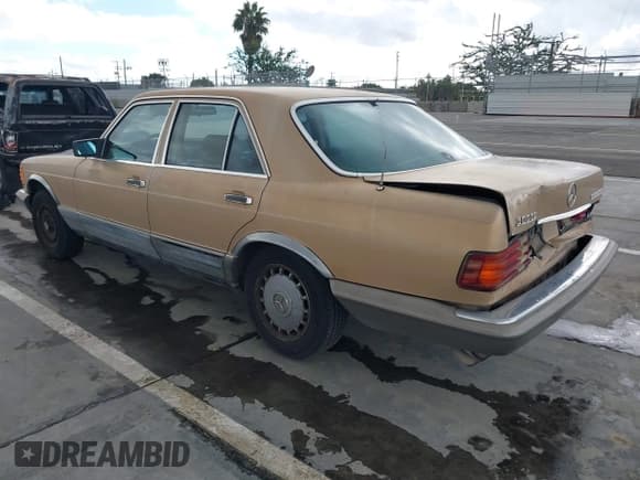 ✅ 1983 Mercedes-Benz 300 SD • VIN: WDBCB20A4DB045091 • Lot: 43713473. Listed on IAAI with 317,152 mi. Free auction sales archive from the USA and detailed vehicle history report at DreamBid. Image 3.