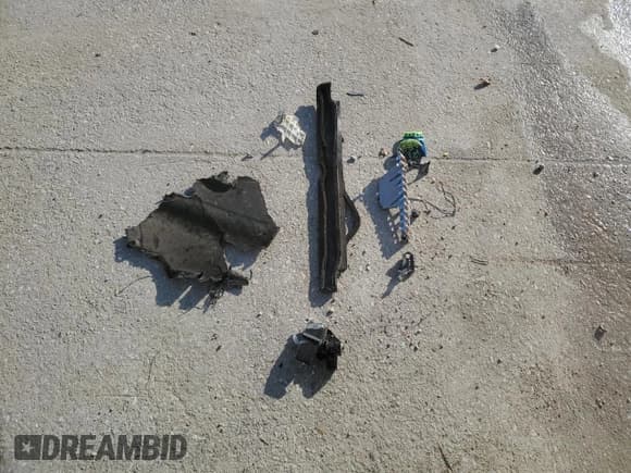 ✅ 2015 Hyundai Genesis 3.8L • VIN: KMHGN4JE5FU034014 • Lot: 41435355. Wystawiony na Copart z przebiegiem 95 735 mil. Bezpłatny archiwum sprzedaży aukcyjnych z USA i szczegółowy raport historii pojazdu na DreamBid. Zdjęcie 12.