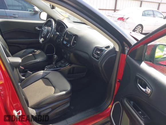 ✅ 2021 Jeep Compass Latitude • VIN: 3C4NJDBB5MT603608 • Lot: 40036775. Listed on IAAI with 61,257 mi. Free auction sales archive from the USA and detailed vehicle history report at DreamBid. Image 5.