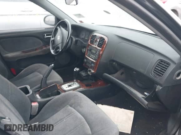 2004 Hyundai Sonata GLS z VIN KMHWF35H24A935458, wystawiony jako IAAI lot #41415003 z przebiegiem Nie podano mil oraz . Historia ofert i sprzedaży dostępna na DreamBid. Obrazek 5.