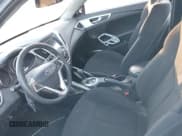 ✅ 2015 Hyundai Veloster • VIN: KMHTC6AD7FU236571 • Lot: 41202996. Wystawiony na IAAI z przebiegiem 110 648 mil. Bezpłatny archiwum sprzedaży aukcyjnych z USA i szczegółowy raport historii pojazdu na DreamBid. Zdjęcie 5.