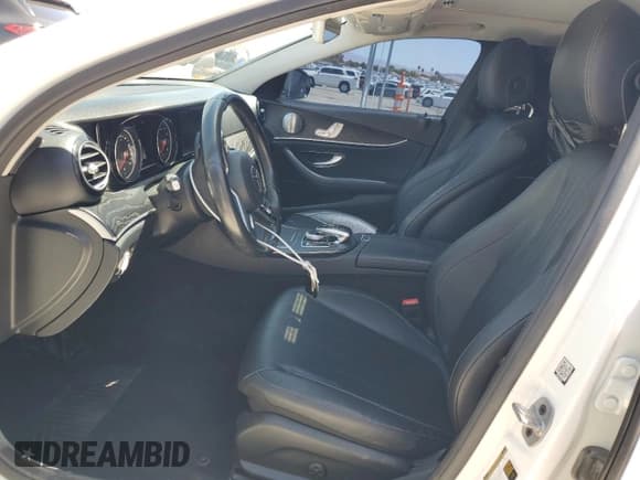 ✅ 2019 Mercedes-Benz E 300 • VIN: WDDZF4JBXKA529715 • Lot: 56914325. Listed on Copart with 71,343 mi. Free auction sales archive from the USA and detailed vehicle history report at DreamBid. Image 7.