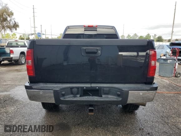 ✅ 2007 Chevrolet Silverado 2500HD LTZ • VIN: 1GCHK23637F518801 • Lot: 70293034. Wystawiony na Copart z przebiegiem 254 574 mil. Bezpłatny archiwum sprzedaży aukcyjnych z USA i szczegółowy raport historii pojazdu na DreamBid. Zdjęcie 6.