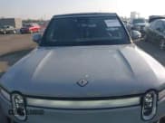 ✅ 2023 Rivian R1S Adventure • VIN: 7PDSGABA0PN019590 • Lot: 43838169. Wystawiony na IAAI z przebiegiem 173 mil. Bezpłatny archiwum sprzedaży aukcyjnych z USA i szczegółowy raport historii pojazdu na DreamBid. Zdjęcie 10.