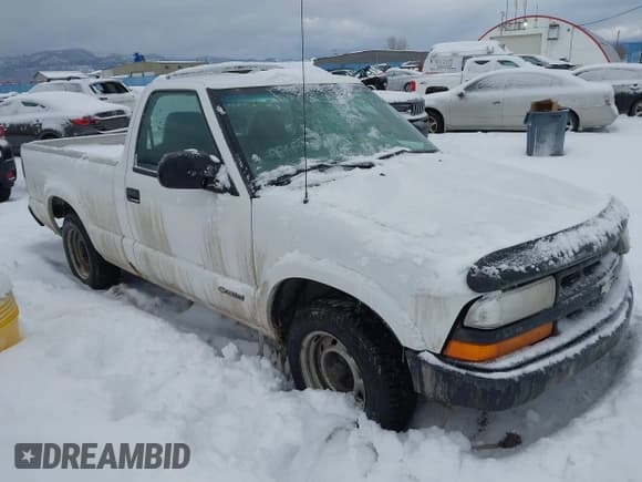 ✅ 2002 Chevrolet S-10 LS • VIN: 1GCCS145928212306 • Лот: 41505278. Опубликован ранее на IAAI с пробегом 127 441 миль. Бесплатный доступ к архиву аукционных продаж из США и подробный отчёт об истории автомобиля на DreamBid. Изображение 1.