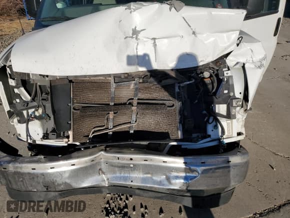 ✅ 2018 Chevrolet Express Passenger LT • VIN: 1GAZGPFGXJ1332144 • Lot: 87666475. Wystawiony na Copart z przebiegiem 141 953 mil. Bezpłatny archiwum sprzedaży aukcyjnych z USA i szczegółowy raport historii pojazdu na DreamBid. Zdjęcie 12.