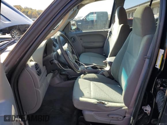 ✅ 2005 Jeep Liberty Sport • VIN: 1J4GL48K55W661279 • Лот: 90337345. Опубликован ранее на Copart с пробегом 126 264 миль. Бесплатный доступ к архиву аукционных продаж из США и подробный отчёт об истории автомобиля на DreamBid. Изображение 7.