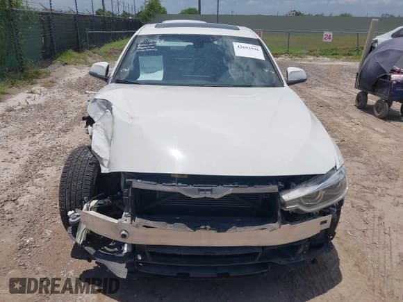 ✅ 2018 BMW 3 Series 330e • VIN: WBA8E1C5XJA180355 • Lot: 42693926. Listed on IAAI with 52,511 mi. Free auction sales archive from the USA and detailed vehicle history report at DreamBid. Image 13.