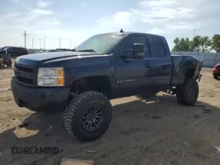 2008 Chevrolet Silverado 1500 2LT z VIN 2GCEK19J781147692, wystawiony jako Copart lot #71461995 z przebiegiem 142 144 mil mil oraz Szkoda całkowita • Salvage title. Historia ofert i sprzedaży dostępna na DreamBid. Obrazek 1.