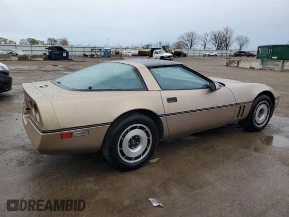 1984 Chevrolet Corvette с VIN 1G1AY0783E5132584, выставлен на аукционе Copart как лот 78699334 с пробегом 73 986 миль миль и Списание • Salvage title. История ставок и продаж доступна на DreamBid. Изображение 3.