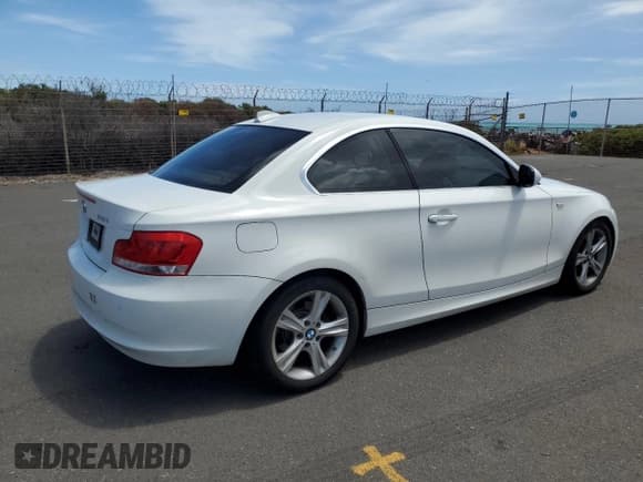 ✅ 2012 BMW 1 Series 128i • VIN: WBAUP7C56CVP23790 • Лот: 71752885. Опубликован ранее на Copart с пробегом 65 195 миль. Бесплатный доступ к архиву аукционных продаж из США и подробный отчёт об истории автомобиля на DreamBid. Изображение 3.