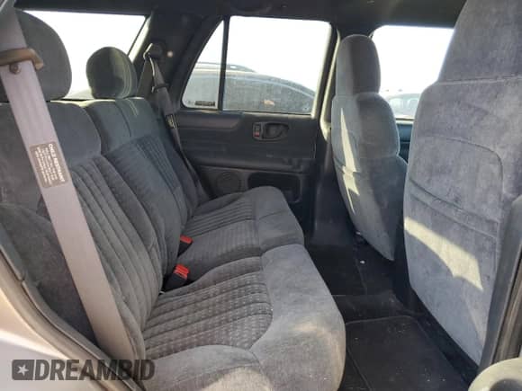 ✅ 2000 Chevrolet Blazer LT • VIN: 1GNDT13W6Y2295188 • Lot: 74136444. Listed on Copart with 101,231 mi miles. Access the free auction sales archive from the USA and view a detailed vehicle history report at DreamBid. Image 11.