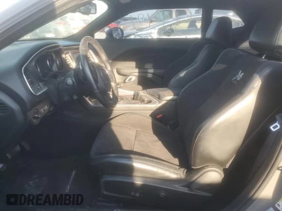 ✅ 2017 Dodge Challenger R/T Scat Pack • VIN: 2C3CDZFJ0HH561431 • Lot: 84652895. Wystawiony na Copart z przebiegiem 60 241 mil. Bezpłatny archiwum sprzedaży aukcyjnych z USA i szczegółowy raport historii pojazdu na DreamBid. Zdjęcie 7.