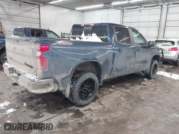 ✅ 2021 Chevrolet Silverado 1500 LT Trail Boss • VIN: 3GCPYFEL5MG299421 • Lot: 41490800. Wystawiony na IAAI z przebiegiem 97 118 mil. Bezpłatny archiwum sprzedaży aukcyjnych z USA i szczegółowy raport historii pojazdu na DreamBid. Zdjęcie 4.