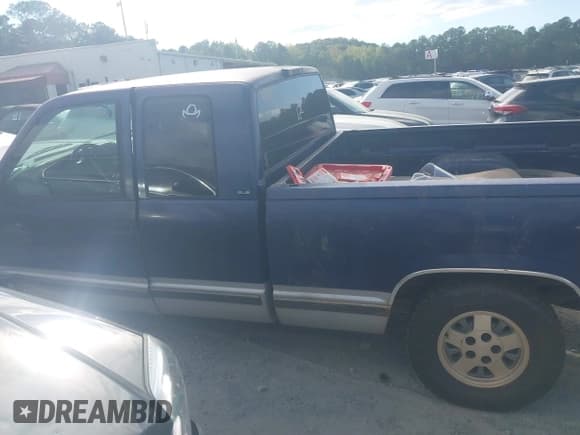 ✅ 1995 GMC Sierra 1500 • VIN: 2GTEC19K2S1553540 • Lot: 43313365. Wystawiony na IAAI z przebiegiem 275 089 mil. Bezpłatny archiwum sprzedaży aukcyjnych z USA i szczegółowy raport historii pojazdu na DreamBid. Zdjęcie 14.