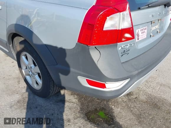 ✅ 2008 Volvo XC70 • VIN: YV4BZ982981040265 • Лот: 43360725. Опубликован ранее на IAAI с пробегом 157 402 миль. Бесплатный доступ к архиву аукционных продаж из США и подробный отчёт об истории автомобиля на DreamBid. Изображение 13.