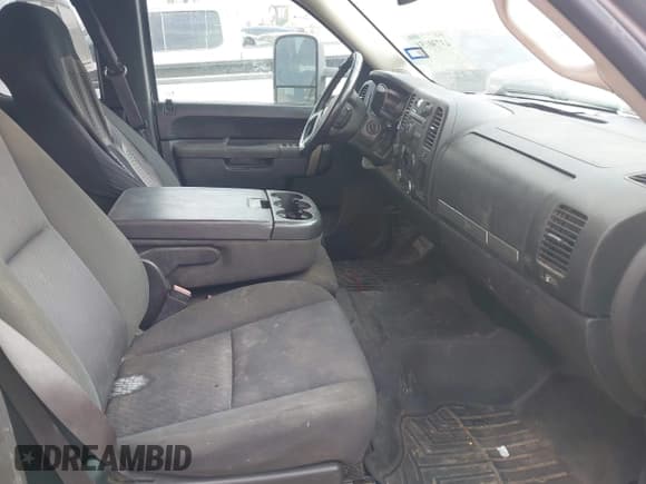 ✅ 2011 Chevrolet Silverado 2500HD LT • VIN: 1GC2KXCG4BZ314530 • Lot: 43730151. Wystawiony na IAAI z przebiegiem 245 803 mil. Bezpłatny archiwum sprzedaży aukcyjnych z USA i szczegółowy raport historii pojazdu na DreamBid. Zdjęcie 5.