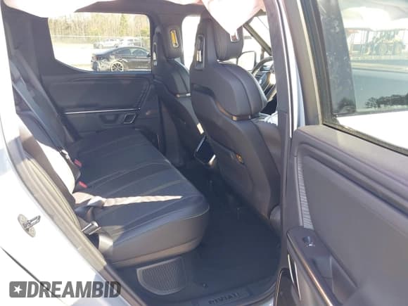 ✅ 2024 Rivian R1T Adventure • VIN: 7FCTGAAA5RN033799 • Лот: 41606562. Опубликован ранее на IAAI с пробегом 9 449 миль. Бесплатный доступ к архиву аукционных продаж из США и подробный отчёт об истории автомобиля на DreamBid. Изображение 8.