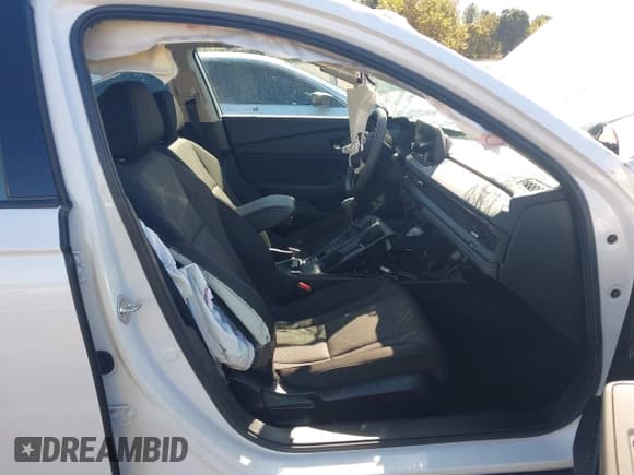 ✅ 2025 Honda Accord SE • VIN: 1HGCY1F43SA020960 • Lot: 43457960. Listed on IAAI with 6,870 mi. Free auction sales archive from the USA and detailed vehicle history report at DreamBid. Image 5.