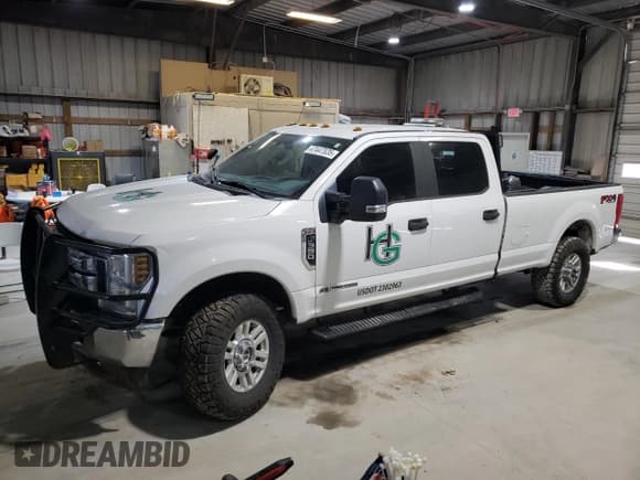 ✅ 2019 Ford F-350 XL • VIN: 1FT8W3BT4KEE71388 • Lot: 83966085. Wystawiony na Copart z przebiegiem 232 875 mil. Bezpłatny archiwum sprzedaży aukcyjnych z USA i szczegółowy raport historii pojazdu na DreamBid. Zdjęcie 1.
