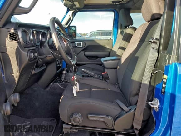 ✅ 2023 Jeep Wrangler Sport • VIN: 1C4GJXAG8PW539523 • Lot: 95067985. Wystawiony na Copart z przebiegiem 28 003 mil. Bezpłatny archiwum sprzedaży aukcyjnych z USA i szczegółowy raport historii pojazdu na DreamBid. Zdjęcie 8.