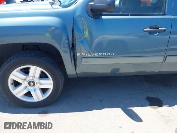 ✅ 2007 Chevrolet Silverado 1500 1LT • VIN: 2GCEC13J671716942 • Lot: 42616878. Wystawiony na IAAI z przebiegiem 229 113 mil. Bezpłatny archiwum sprzedaży aukcyjnych z USA i szczegółowy raport historii pojazdu na DreamBid. Zdjęcie 6.