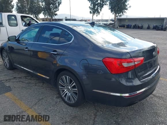 ✅ 2014 Kia Cadenza Premium • VIN: KNALN4D75E5121417 • Lot: 43700972. Wystawiony na IAAI z przebiegiem 179 244 mil. Bezpłatny archiwum sprzedaży aukcyjnych z USA i szczegółowy raport historii pojazdu na DreamBid. Zdjęcie 3.