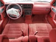 ✅ 1993 Plymouth Acclaim • VIN: 3P3XA46K5PT642951 • Lot: 52153065. Wystawiony na Copart z przebiegiem 80 386 mil. Bezpłatny archiwum sprzedaży aukcyjnych z USA i szczegółowy raport historii pojazdu na DreamBid. Zdjęcie 8.