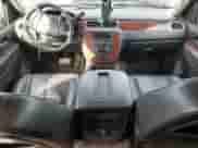 2010 Chevrolet Suburban LT z VIN 1GNUKJE31AR198192, wystawiony jako Copart lot #70546795 z przebiegiem 330 168 mil mil oraz Szkoda całkowita • Salvage title. Historia ofert i sprzedaży dostępna na DreamBid. Obrazek 8.