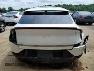 ✅ 2022 Kia EV6 Wind • VIN: KNDC3DLC8N5030598 • Lot: 65172144. Wystawiony na Copart z przebiegiem 27 130 mil. Bezpłatny archiwum sprzedaży aukcyjnych z USA i szczegółowy raport historii pojazdu na DreamBid. Zdjęcie 6.