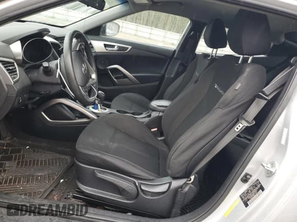 ✅ 2016 Hyundai Veloster • VIN: KMHTC6AD9GU277818 • Lot: 80839554. Wystawiony na Copart z przebiegiem 113 526 mil. Bezpłatny archiwum sprzedaży aukcyjnych z USA i szczegółowy raport historii pojazdu na DreamBid. Zdjęcie 7.