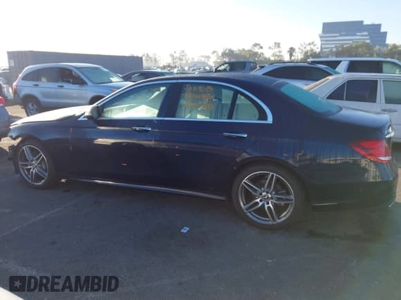 ✅ 2019 Mercedes-Benz E 300 • VIN: WDDZF4JB9KA679153 • Lot: 43559045. Wystawiony na IAAI z przebiegiem 56 340 mil. Bezpłatny archiwum sprzedaży aukcyjnych z USA i szczegółowy raport historii pojazdu na DreamBid. Zdjęcie 15.