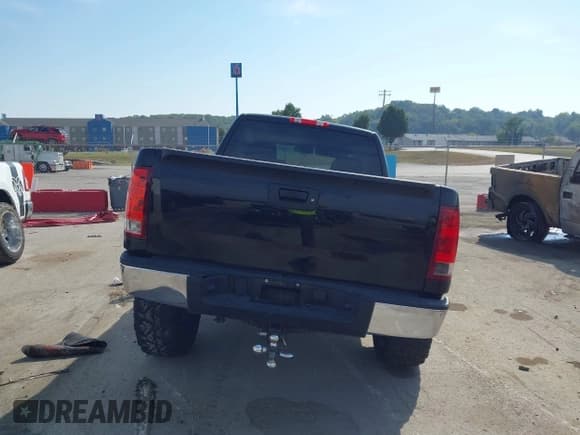 ✅ 2011 GMC Sierra 1500 SLE • VIN: 1GTR1VE03BZ433711 • Lot: 43226405. Wystawiony na IAAI z przebiegiem Nie podano. Bezpłatny archiwum sprzedaży aukcyjnych z USA i szczegółowy raport historii pojazdu na DreamBid. Zdjęcie 16.