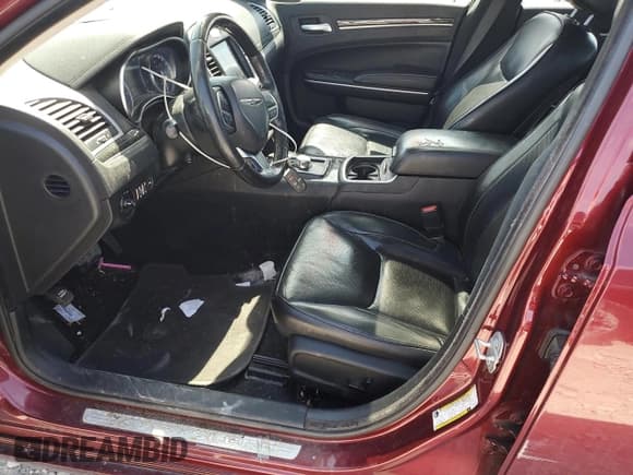 ✅ 2020 Chrysler 300 Limited • VIN: 2C3CCAKG4LH131649 • Lot: 52511465. Listed on Copart with 65,684 mi. Free auction sales archive from the USA and detailed vehicle history report at DreamBid. Image 7.