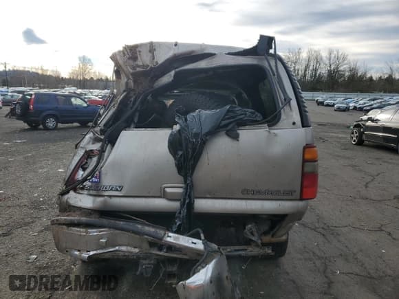 ✅ 2000 Chevrolet Suburban LS • VIN: 3GNFK16T8YG126021 • Лот: 41543485. Опубликован ранее на Copart с пробегом Не указан. Бесплатный доступ к архиву аукционных продаж из США и подробный отчёт об истории автомобиля на DreamBid. Изображение 6.