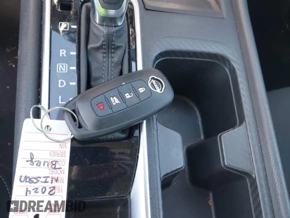 ✅ 2024 Nissan Sentra SV • VIN: 3N1AB8CV3RY275887 • Lot: 43625585. Wystawiony na IAAI z przebiegiem 9 146 mil. Bezpłatny archiwum sprzedaży aukcyjnych z USA i szczegółowy raport historii pojazdu na DreamBid. Zdjęcie 11.