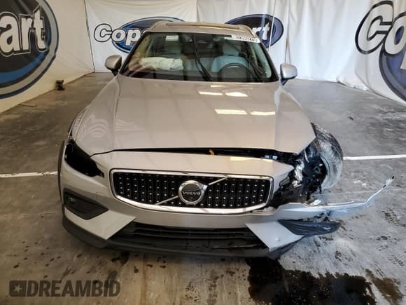 ✅ 2025 Volvo V60 Plus • VIN: YV4L12WK2S2145849 • Лот: 62395275. Опубликован ранее на Copart с пробегом 14 917 миль. Бесплатный доступ к архиву аукционных продаж из США и подробный отчёт об истории автомобиля на DreamBid. Изображение 5.