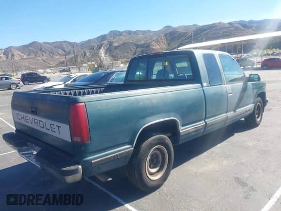 1995 Chevrolet Silverado 1500 with VIN 2GCEC19K2S1150416, listed as a IAAI auction lot 43604876 with 318,388 mi miles and . Bid and sale history available at DreamBid. Image 4.