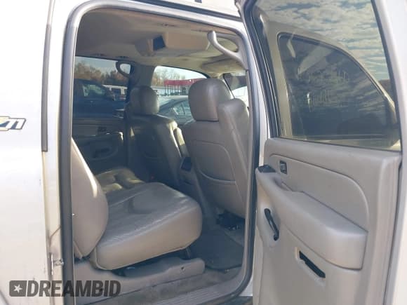 ✅ 2004 Chevrolet Suburban LS • VIN: 3GNFK16T74G235158 • Лот: 43622160. Опубликован ранее на IAAI с пробегом 248 014 миль. Бесплатный доступ к архиву аукционных продаж из США и подробный отчёт об истории автомобиля на DreamBid. Изображение 8.