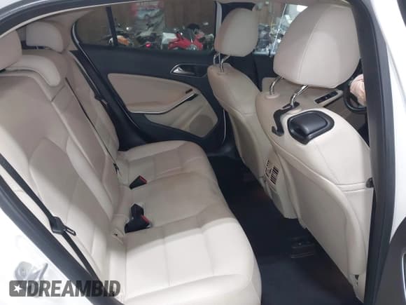 ✅ 2016 Mercedes-Benz GLA 250 • VIN: WDCTG4GB7GJ235033 • Лот: 43593884. Опубликован ранее на IAAI с пробегом 82 410 миль. Бесплатный доступ к архиву аукционных продаж из США и подробный отчёт об истории автомобиля на DreamBid. Изображение 8.