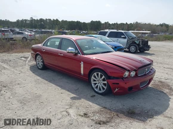 ✅ 2008 Jaguar XJ Vanden Plas • VIN: SAJWA82B48SH21012 • Лот: 41868589. Опубликован ранее на IAAI с пробегом 49 525 миль. Бесплатный доступ к архиву аукционных продаж из США и подробный отчёт об истории автомобиля на DreamBid. Изображение 1.