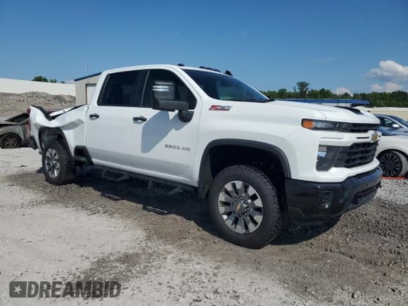 ✅ 2025 Chevrolet Silverado 2500HD Custom • VIN: 2GC4KME72S1133391 • Lot: 59911755. Wystawiony na Copart z przebiegiem 3 522 mil. Bezpłatny archiwum sprzedaży aukcyjnych z USA i szczegółowy raport historii pojazdu na DreamBid. Zdjęcie 4.