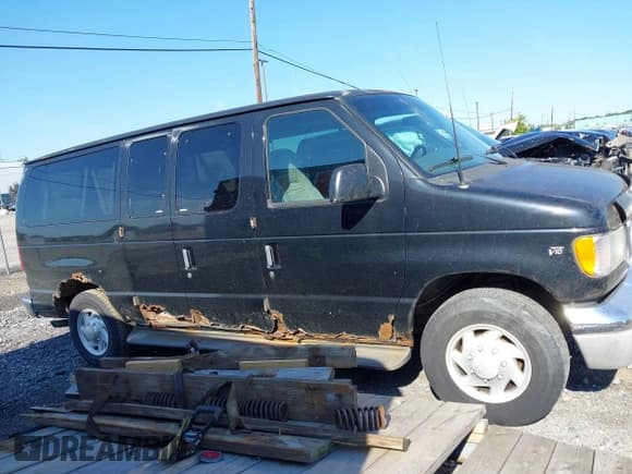 ✅ 2002 Ford Econoline Wagon XL • VIN: 1FBNE31S52HB62465 • Лот: 43119746. Опубликован ранее на IAAI с пробегом 165 155 миль. Бесплатный доступ к архиву аукционных продаж из США и подробный отчёт об истории автомобиля на DreamBid. Изображение 13.