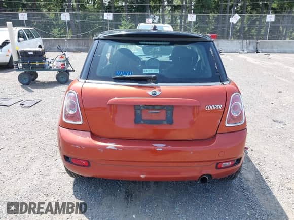 2011 MINI Hardtop with VIN WMWSU3C55BT181956, listed as a IAAI auction lot 42564011 with 106,430 mi miles and . Bid and sale history available at DreamBid. Image 16.