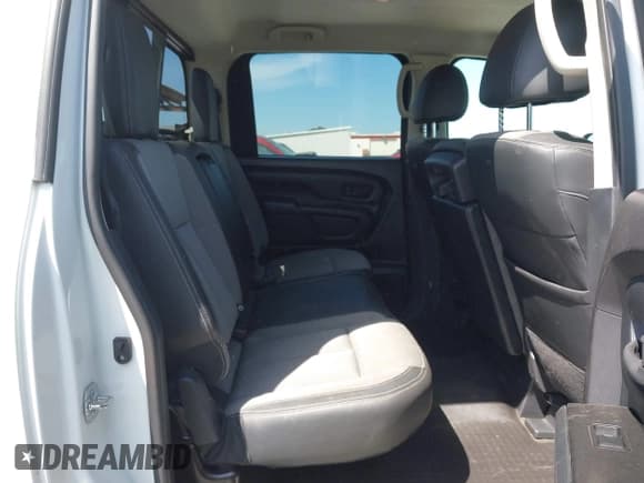 ✅ 2018 Nissan Titan SV • VIN: 1N6AA1EK4JN505266 • Лот: 42066335. Опубликован ранее на IAAI с пробегом 167 935 миль. Бесплатный доступ к архиву аукционных продаж из США и подробный отчёт об истории автомобиля на DreamBid. Изображение 8.