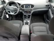 ✅ 2019 Hyundai Ioniq Blue • VIN: KMHC65LCXKU179654 • Lot: 44884735. Wystawiony na Copart z przebiegiem 114 331 mil. Bezpłatny archiwum sprzedaży aukcyjnych z USA i szczegółowy raport historii pojazdu na DreamBid. Zdjęcie 8.