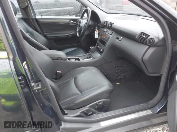 ✅ 2004 Mercedes-Benz C 230 Kompressor • VIN: WDBRF40J04A547418 • Lot: 43712902. Wystawiony na IAAI z przebiegiem 148 038 mil. Bezpłatny archiwum sprzedaży aukcyjnych z USA i szczegółowy raport historii pojazdu na DreamBid. Zdjęcie 5.