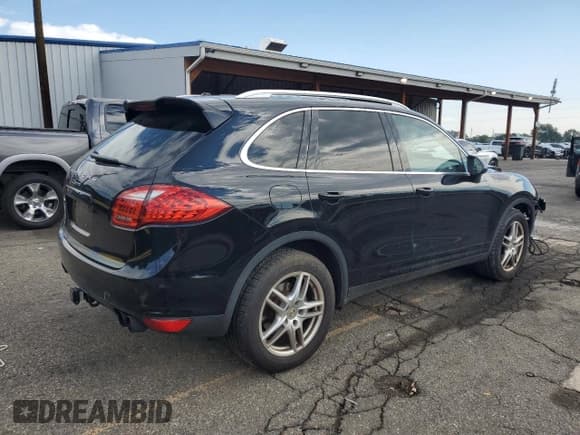 ✅ 2014 Porsche Cayenne • VIN: WP1AA2A27ELA96694 • Lot: 70906955. Wystawiony na Copart z przebiegiem 62 837 mil. Bezpłatny archiwum sprzedaży aukcyjnych z USA i szczegółowy raport historii pojazdu na DreamBid. Zdjęcie 3.