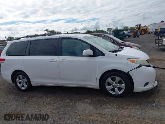 ✅ 2014 Toyota Sienna LE AAS • VIN: 5TDKK3DC4ES428621 • Lot: 43056042. Listed on IAAI with 166,388 mi. Free auction sales archive from the USA and detailed vehicle history report at DreamBid. Image 14.
